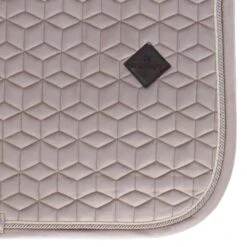 Kentucky Horsewear Kentucky Schabracke Basic Fluwelen Dressur Beige Warmblut 26 Kentucky Horsewear Kentucky Schabracke Basic Fluwelen Dressur Beige Warmblut -Geschäft für Reitsportbedarf agradi 44804359 5.2318c7