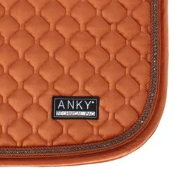 ANKY Schabracke Velvet Stones Dressur Rostbraun Warmblut 20 ANKY Schabracke Velvet Stones Dressur Rostbraun Warmblut -Geschäft für Reitsportbedarf agradi 45104165 5.1cd366