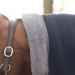 Dominick Halsstück Cosy Fleece Navy/Grau Dots -Geschäft für Reitsportbedarf dominick dom dominick cosy fleece 12.632c8c