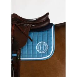 Harcour Schabracke Siriel Springen Violett Warmblut 36 Harcour Schabracke Siriel Springen Violett Warmblut -Geschäft für Reitsportbedarf harcour siriel baby blue.380f29 1
