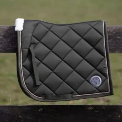 Harry's Horse Schabracke Heritage III Dressur Olive -Geschäft für Reitsportbedarf hh 32000041 olijf.bcbe20