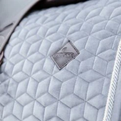 Kentucky Horsewear Kentucky Schabracke Basic Fluwelen Dressur Beige Warmblut 30 Kentucky Horsewear Kentucky Schabracke Basic Fluwelen Dressur Beige Warmblut -Geschäft für Reitsportbedarf kentucky 42589 08 dr 4.249d61