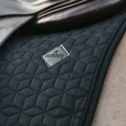 Kentucky Horsewear Kentucky Schabracke Classic Springen Schwarz Warmblut 23 Kentucky Horsewear Kentucky Schabracke Classic Springen Schwarz Warmblut -Geschäft für Reitsportbedarf kentucky 485a0249 564c22e810080218547dfa1c1093aa08 article photobook l.13b4bc 1