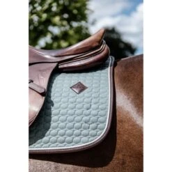 Kentucky Horsewear Kentucky Spring Satteldecke Classic Leder Dusty Green Warmblut -Geschäft für Reitsportbedarf kentucky 485a1419.dd88d3