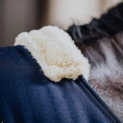 Kentucky Horsewear Kentucky Stalldecke Classic 200g Schwarz -Geschäft für Reitsportbedarf kentucky 5n1a1782 a929523bbdd099ba1a676b6771a9e673 article photobook m.ef1dd2