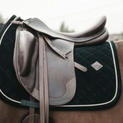 Kentucky Horsewear Kentucky Dressur Satteldecke Corduroy Bordeaux Warmblut -Geschäft für Reitsportbedarf kentucky dressuur zadeldekje corduroy pg.e12b19