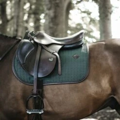 Kentucky Horsewear Kentucky Springsatteldecke Color Edition Leder Mint Warmblut -Geschäft für Reitsportbedarf kentucky spring zadeldekje color ed leather olijf.9ccdf1
