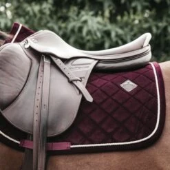 Kentucky Horsewear Kentucky Springsatteldecke Corduroy Schwarz Warmblut -Geschäft für Reitsportbedarf kentucky spring zadeldekje corduroy bordeaux.2497d2