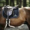 Kentucky Horsewear Kentucky Springsatteldecke Fishbone Leder Schwarz Warmblut -Geschäft für Reitsportbedarf kentucky spring zadeldekje fishbone leather black.6d5e84