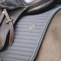 Kentucky Horsewear Kentucky Springsatteldecke Pearls Navy Warmblut 28 Kentucky Horsewear Kentucky Springsatteldecke Pearls Navy Warmblut -Geschäft für Reitsportbedarf kentucky spring zadeldekje pearls grey 1.a8ea42
