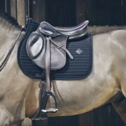 Kentucky Horsewear Kentucky Springsatteldecke Pearls Navy Warmblut 31 Kentucky Horsewear Kentucky Springsatteldecke Pearls Navy Warmblut -Geschäft für Reitsportbedarf kentucky spring zadeldekje pearls zwart.f831da