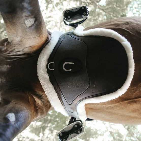 Kentucky Horsewear Kentucky Spring Sattelgurt Sheepskin Special Braun 5 Kentucky Horsewear Kentucky Spring Sattelgurt Sheepskin Special Braun – Bild 3
