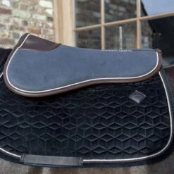 Kentucky Horsewear Kentucky Sattelunterleger Halfpad Absorb Black/White/Brown -Geschäft für Reitsportbedarf kentucky zadelonderlegger halfpad absorb navy white brown.5f7c87