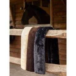 Geschäft für Reitsportbedarf -Geschäft für Reitsportbedarf lemieux group lifestyle simuwoolbreastgirthcover natural brown black 1copy.acc334