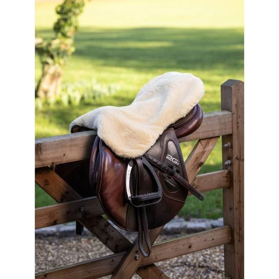 LeMieux Seat Saver Simuwool Naturell 4 LeMieux Seat Saver Simuwool Naturell – Bild 2