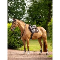 LeMieux Satteldecke Jumping Puissance Wildleder Schwarz -Geschäft für Reitsportbedarf lemieux it03805 lifestyle puissancesuedeccpad brown 2 copy.051aec