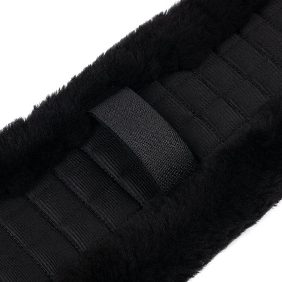 LeMieux Sattelgurtschoner Faux Lambswool Vielseitigkeit Schwarz/Naturell 11 LeMieux Sattelgurtschoner Faux Lambswool Vielseitigkeit Schwarz/Naturell – Bild 9