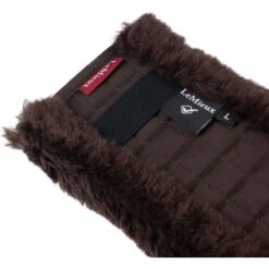 LeMieux Sattelgurtschoner Faux Lambswool Vielseitigkeit Schwarz/Naturell 17 LeMieux Sattelgurtschoner Faux Lambswool Vielseitigkeit Schwarz/Naturell -Geschäft für Reitsportbedarf lm gpgirthcover brown3 hr.102251