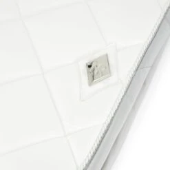 Mrs. Ros Schabracke Iconic Vielseitigkeit Marble Grey -Geschäft für Reitsportbedarf mrs 1100 wit zadeldekje logo detail 1.c17bf9