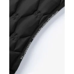 PS Of Sweden Schabracke Ruffle Dressur Schwarz 13 PS Of Sweden Schabracke Ruffle Dressur Schwarz -Geschäft für Reitsportbedarf ps ruffle quote black 1364 1500x2000.3ecf70